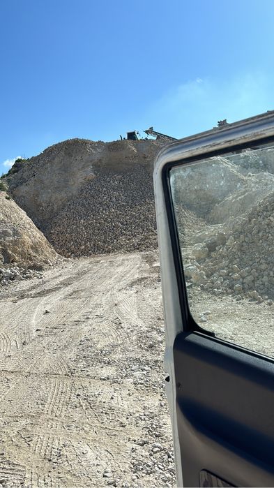 Piatra nisip balastru pamant vegetal