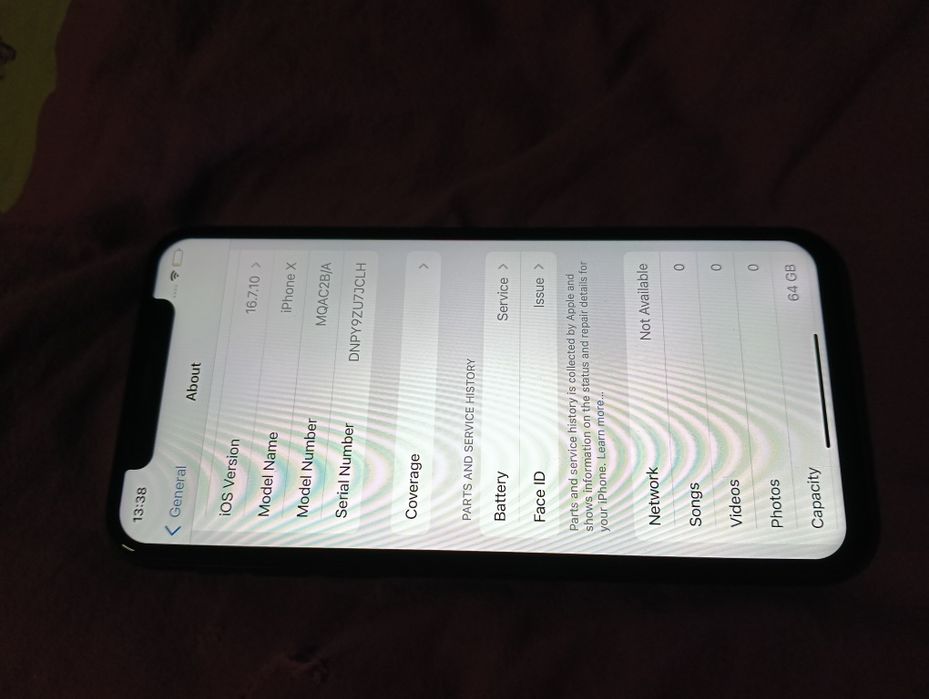 Vând iPhone X, 64GB, liber de rețea. Nu are cont iCloud, este resetat.
