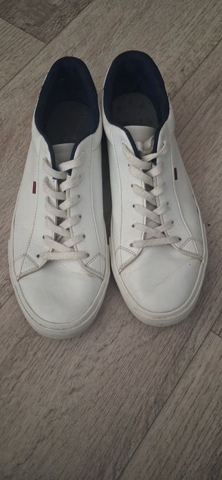 Продам  мужские кроссовки