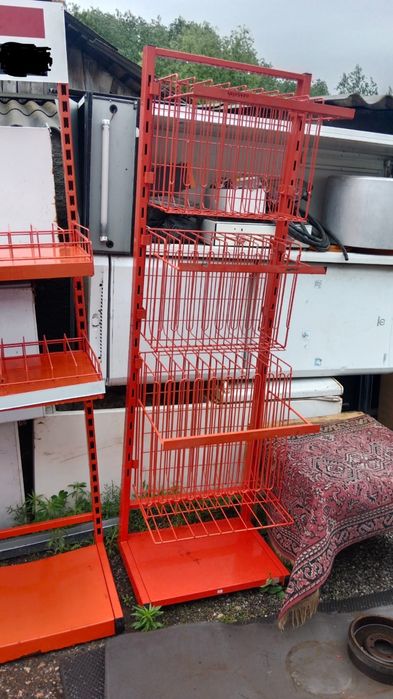 Продам стеллажи под товар
