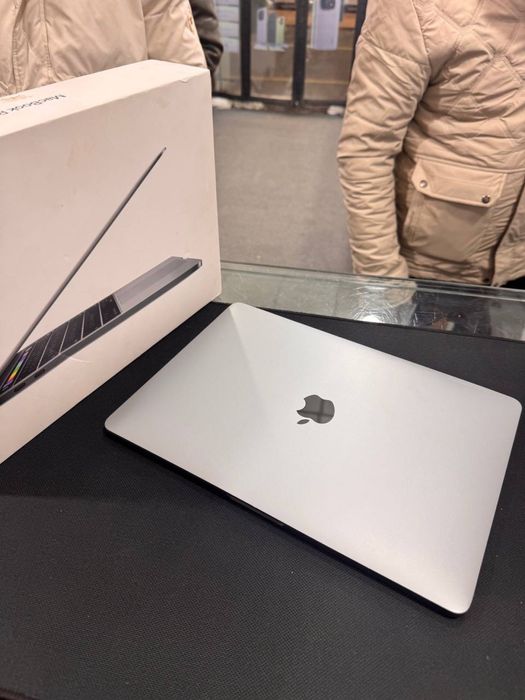 Apple  Macbook Pro 2017 SSD 256GB OЗУ 8Gb Retina 2K