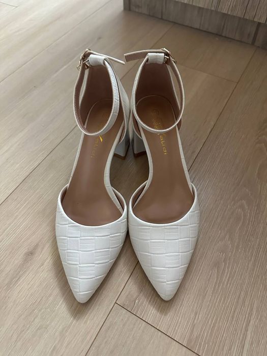 Женские туфли!!! 4 пары!!! Срочно