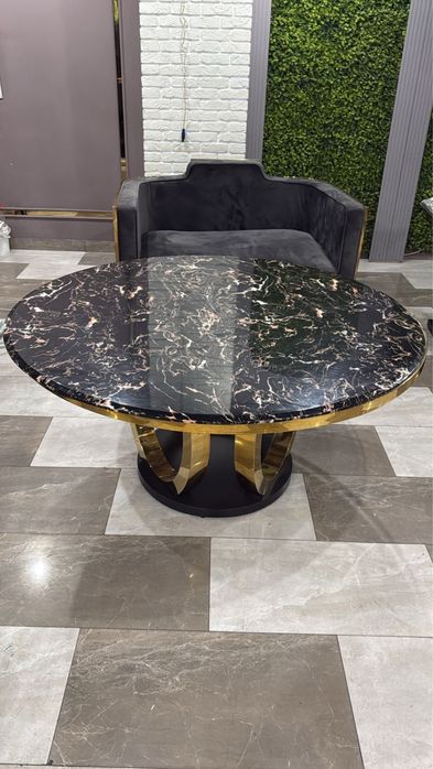 Продается красивый стильный стол