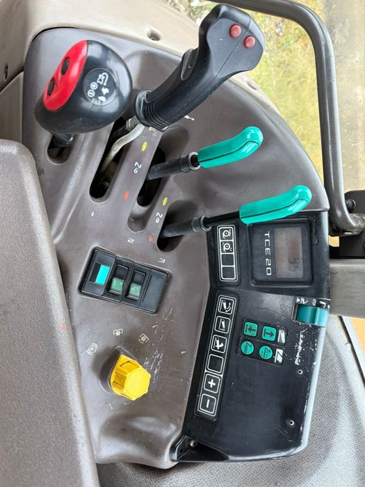 Vând tractor Renault 815