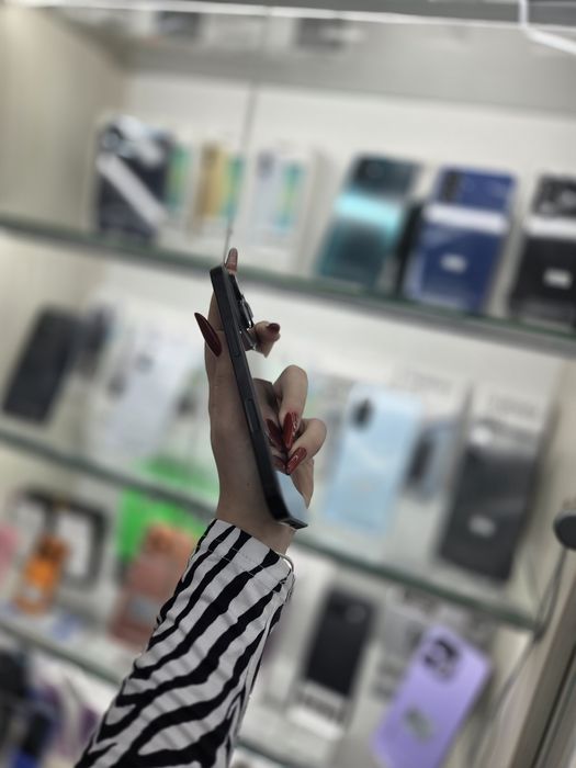Humor GSM oferă spre vânzare / iPhone 16 Pro / 128 GB / Black Titanium / Baterie 94% / Garanție 12 luni / Rate
