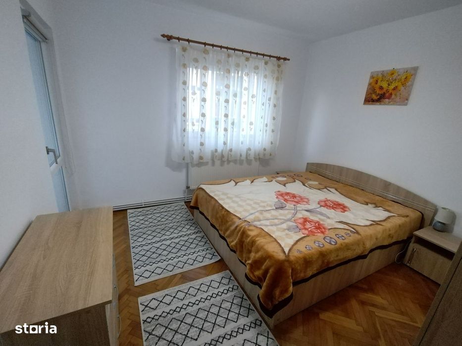 INCHIRIEZ apartament 2 camere decomandat,renovat, zona Centrala