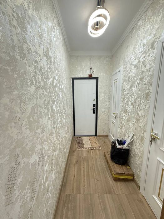 Юнусабад 11 квартал. Продается квартира  2/4/4