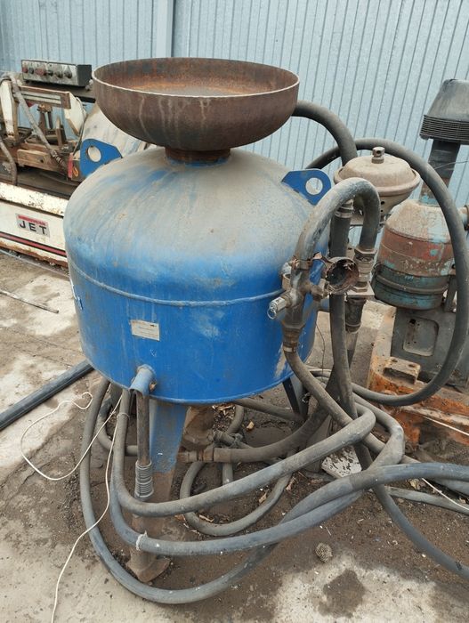 Продам пескоструйную станцию.