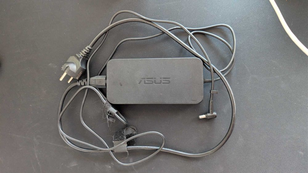 Laptop ASUS N580V | i7-7700HQ | 8GB RAM | SSD + HDD | Defect estetic