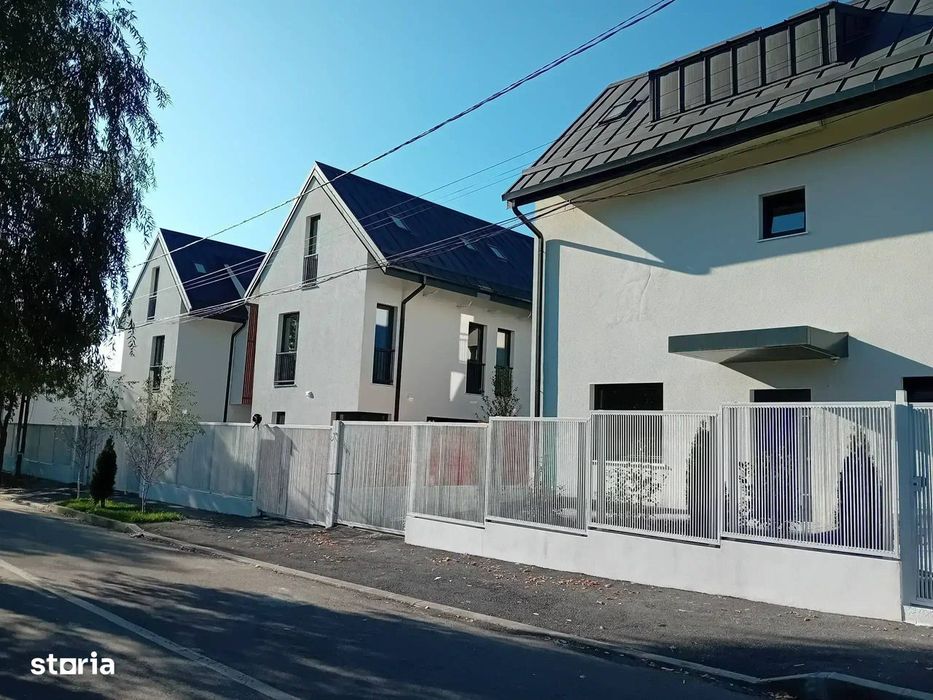 De Vânzare Casa Sisești 2 Cocosi!!