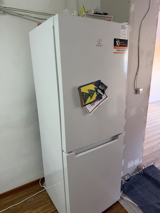 Холодильник indesit
