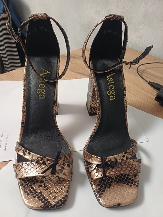 Босоножки Astega 37 р.