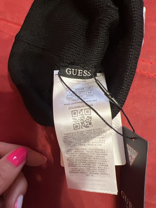Guess- детска шапка. За дете 0-6 месеца