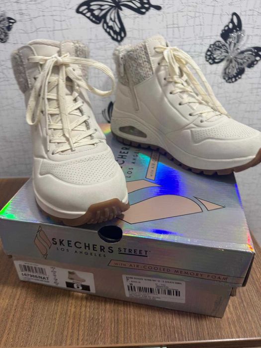Ghete  Skechers bej imblanite  fete nr 36