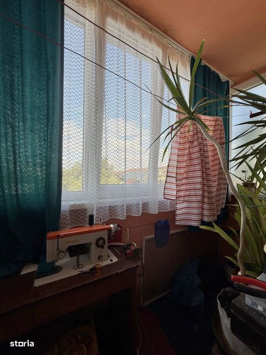 Apartament 2 camere, semidecomandat, etaj 3, zona Dambovita