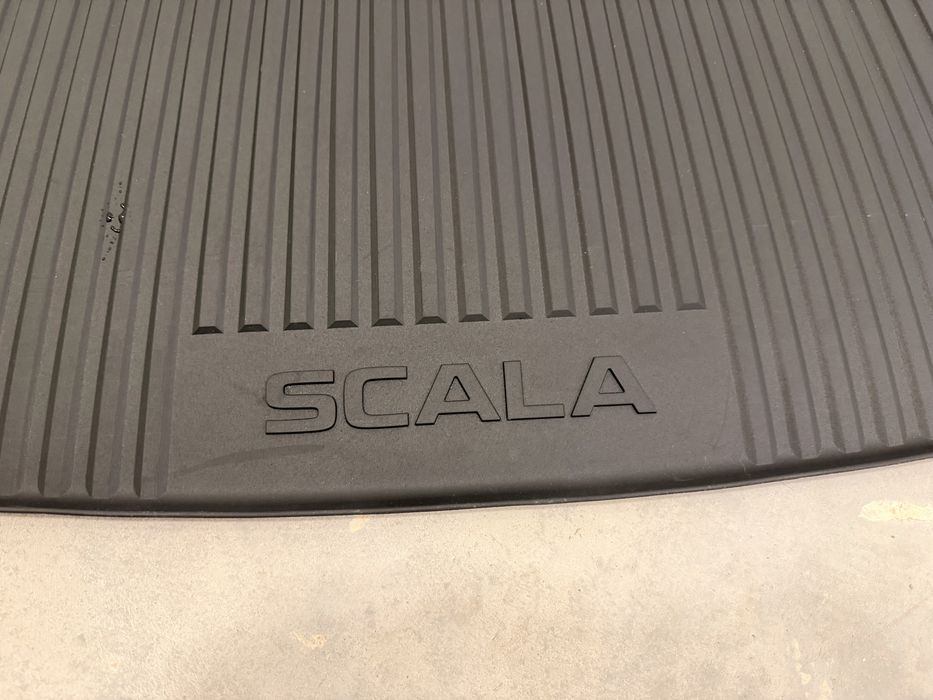 Skoda Scala постелка за багажник
