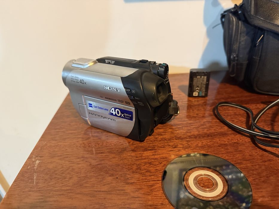 Видеокамера Sony DSR-DVD608+ фотоаппарат в подарок Skina SK222D