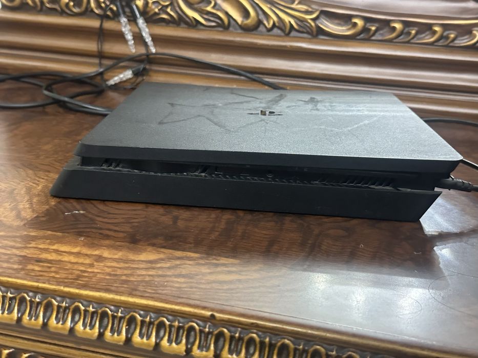 Пс4 приставка б/у