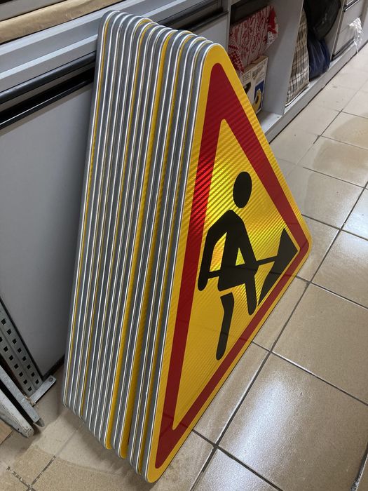 Дорожные знаки, конусы