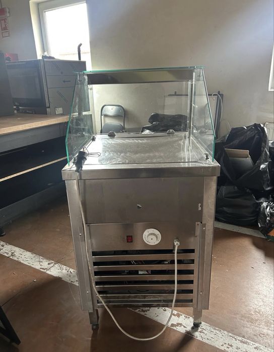 Vand vitrina cofetarie patiserie horeca perfect  funnctionala 150 cm si vitrina sandwich-uri rece