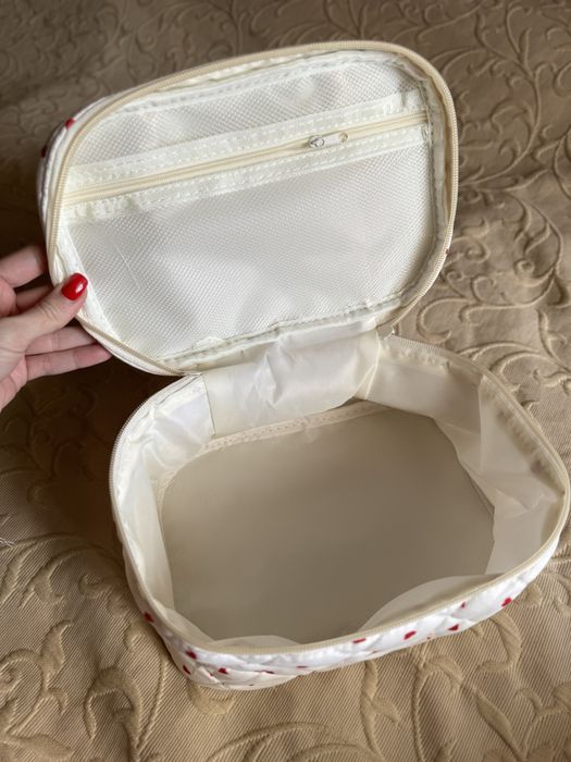 Косметичка новая с сердечками