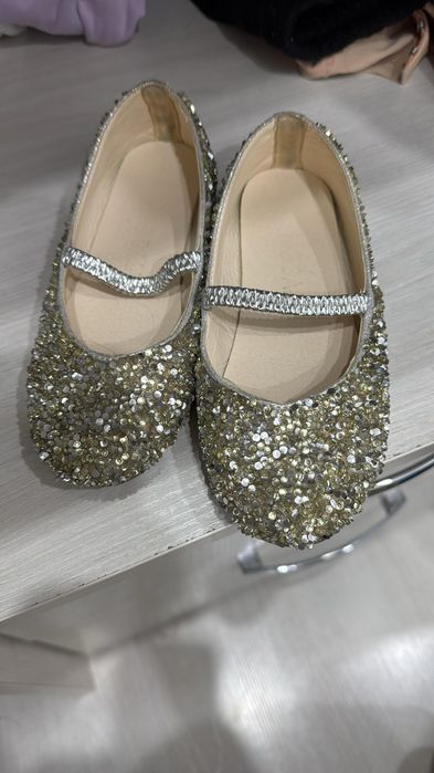 Продам детские туфли