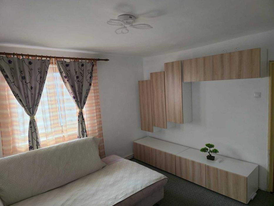 Închiriez apartament
