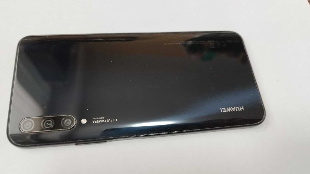 Продавам  смартфон Huawei P Smart Pro 2019 128GB 6GB RAM Dual