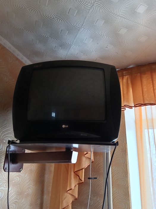 Продам 2 рабочих телевизора "LG"