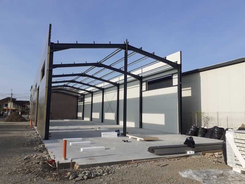 Hala metalica panouri sandwich la cheie