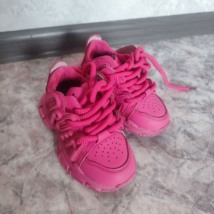 Кроссовки девочке 27 размер