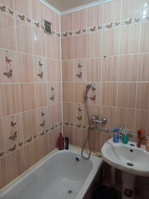 продам 2 ком квартиру в районе 2 гор больницы