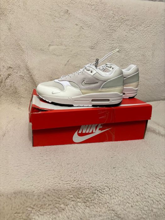 Продам новые Nike Air Max