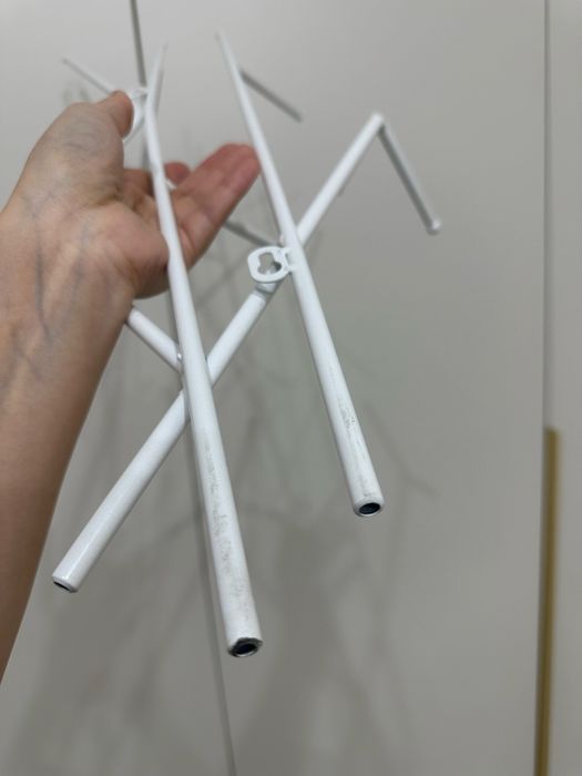 Вешалка продается металлическая