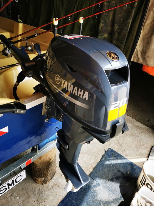 Barca cu motor Yahama