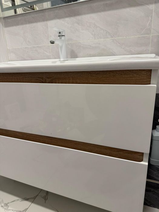 Продаю раковину с тумбой