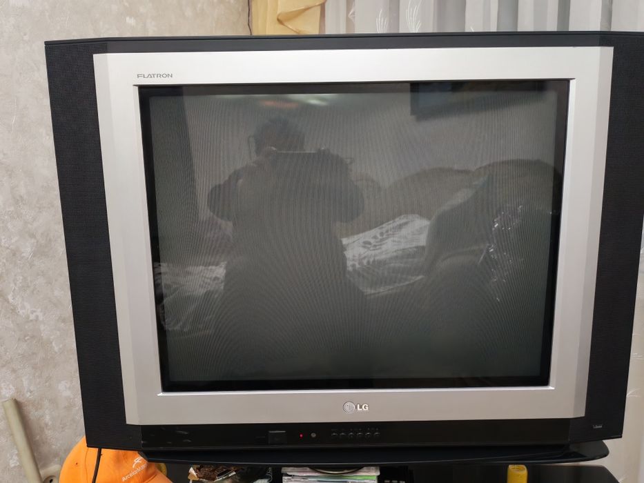 Продам телевизор lg 72mm диагональ.