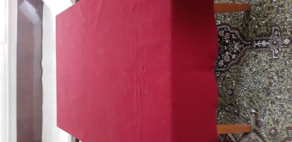 Покривка от лен и памук и червена вълнен плюш