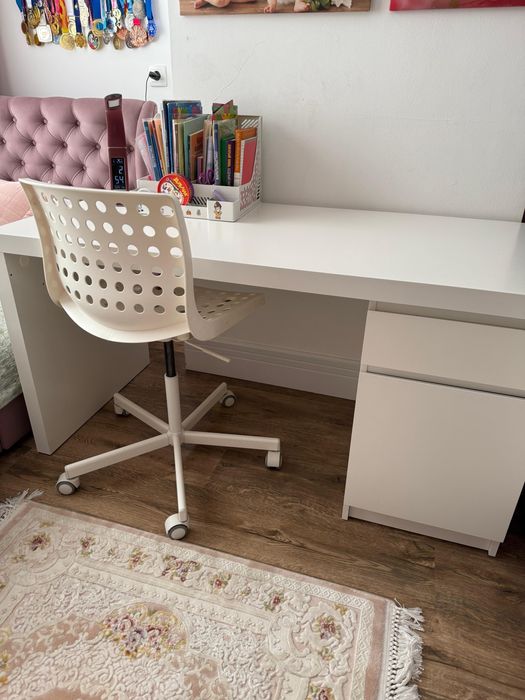 Письменный стол, в очень хорошом состояний