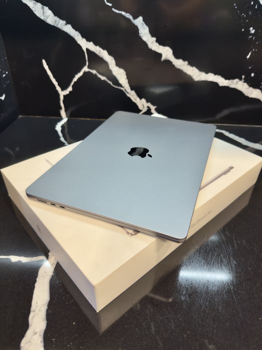MacBook Air 15 M2 8/512gb