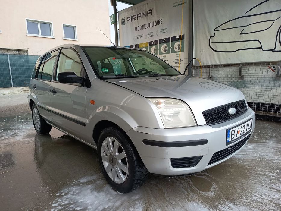 Ford Fusion Ford Fusion ,benzina 1,4 cm ,cutie automata ,funcționează bine .