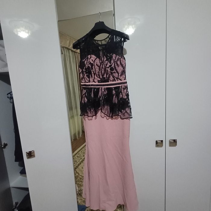 Продам платья кружевные