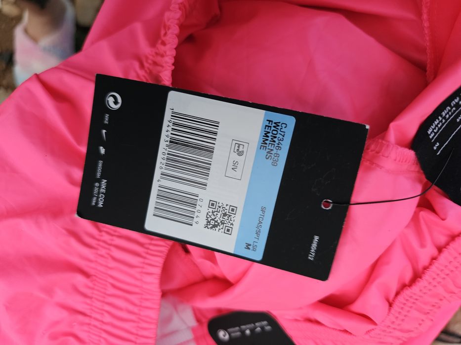Nike оригинална дамска долница материя шушляк нова М размер