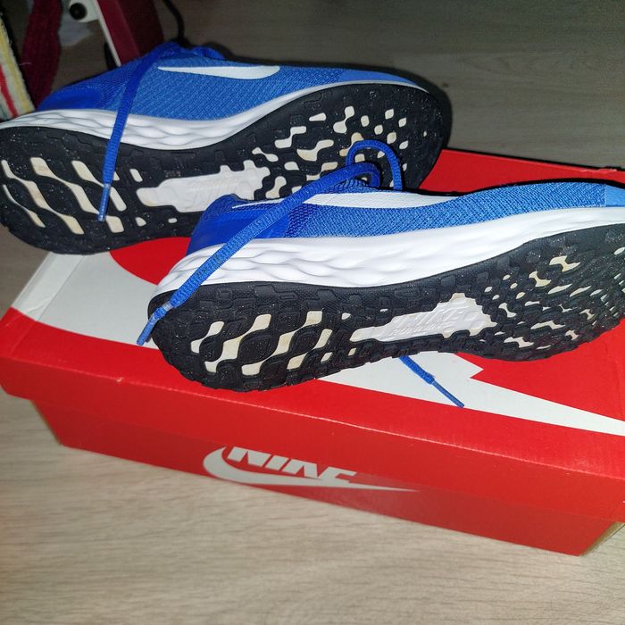 Маратонки Nike Revolution 6