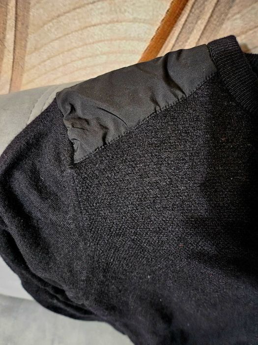 Продавам пуловер Pierre Cardin