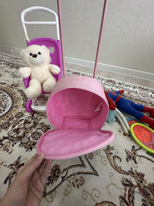 Ойыншықтар сатылады.