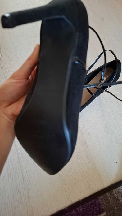 Продам черные каблуки