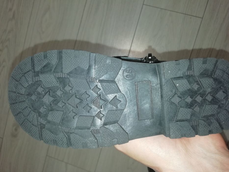 Продам детскую обувь