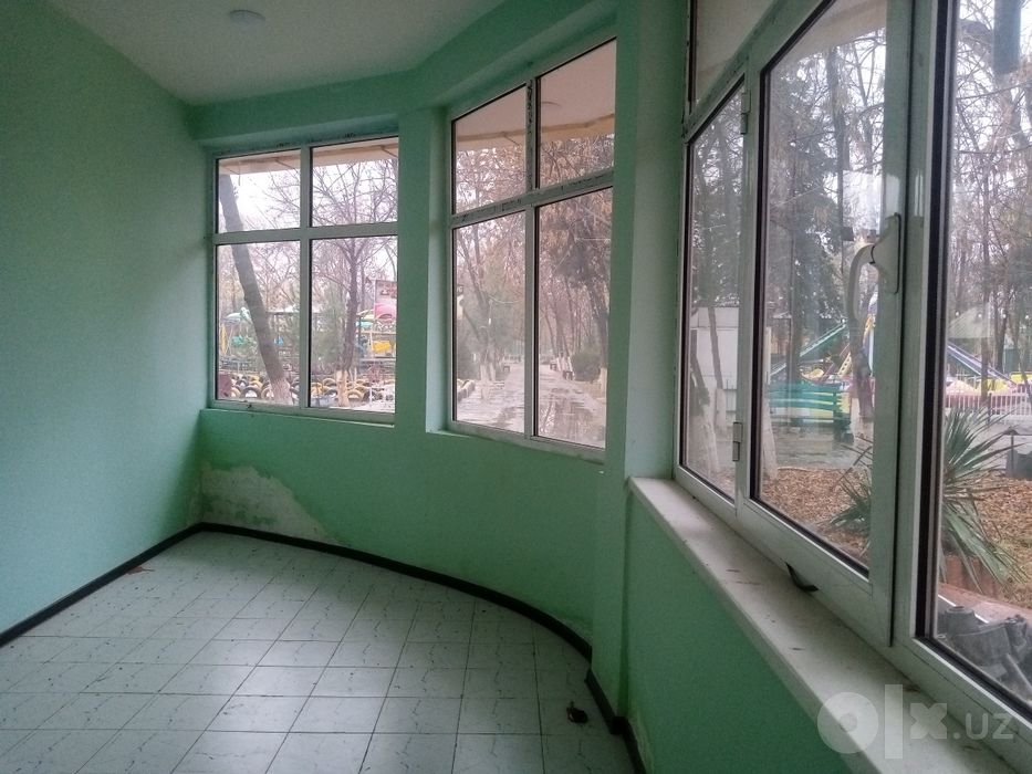 Istiroxat bog'ida joylashgan Kafe binosi