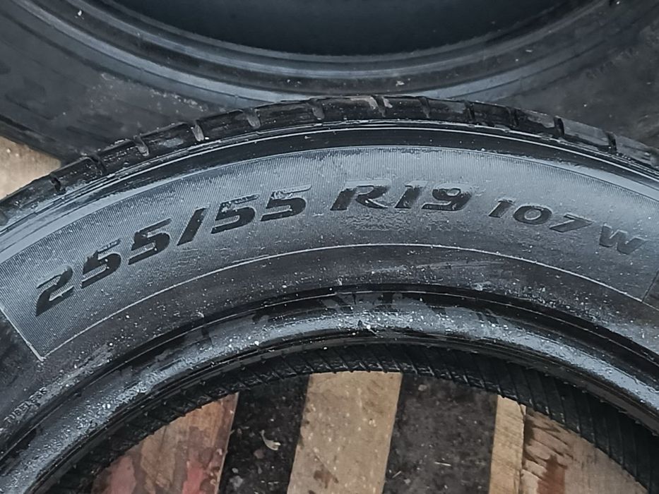 255/55/19 Pirelli